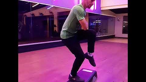 Elevação de Joelho no Step