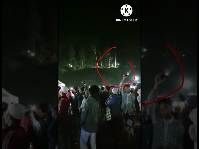 penanpakan pocong di acara sholawat gus azmi di pagentan Banjarnegara class=