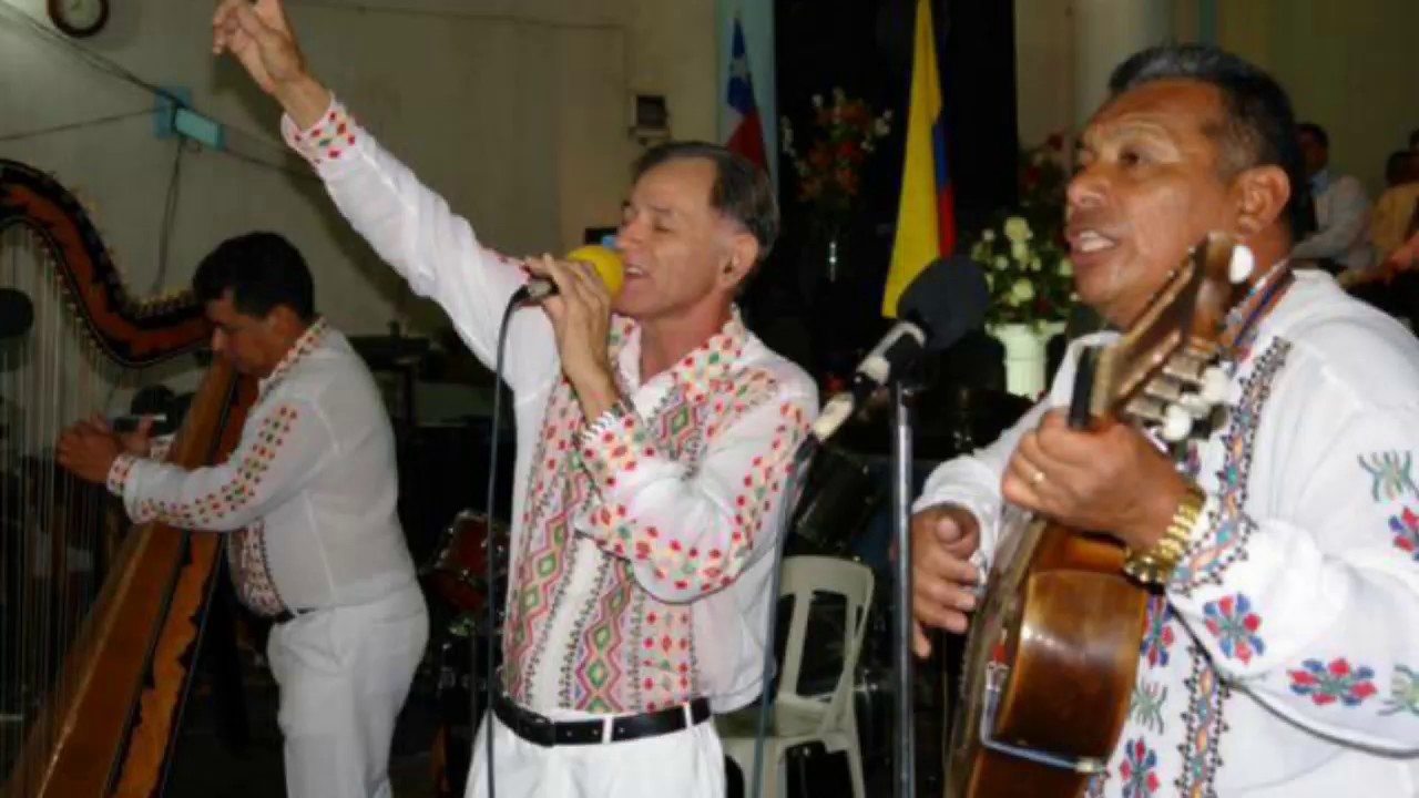 Los cantores del rey por calle de cristal