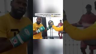 Floyd Mayweather No look pad work 👀