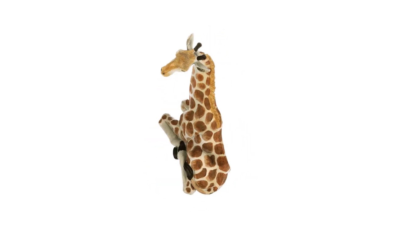 Design Toscano's Zari, the Resting Giraffe Statue