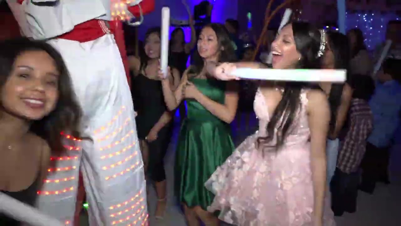 La Ora Loka quince de  Yeslin