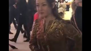 Fancam 迪丽热巴 in Paris Fashion Week.