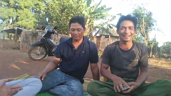 đang ngồi choi