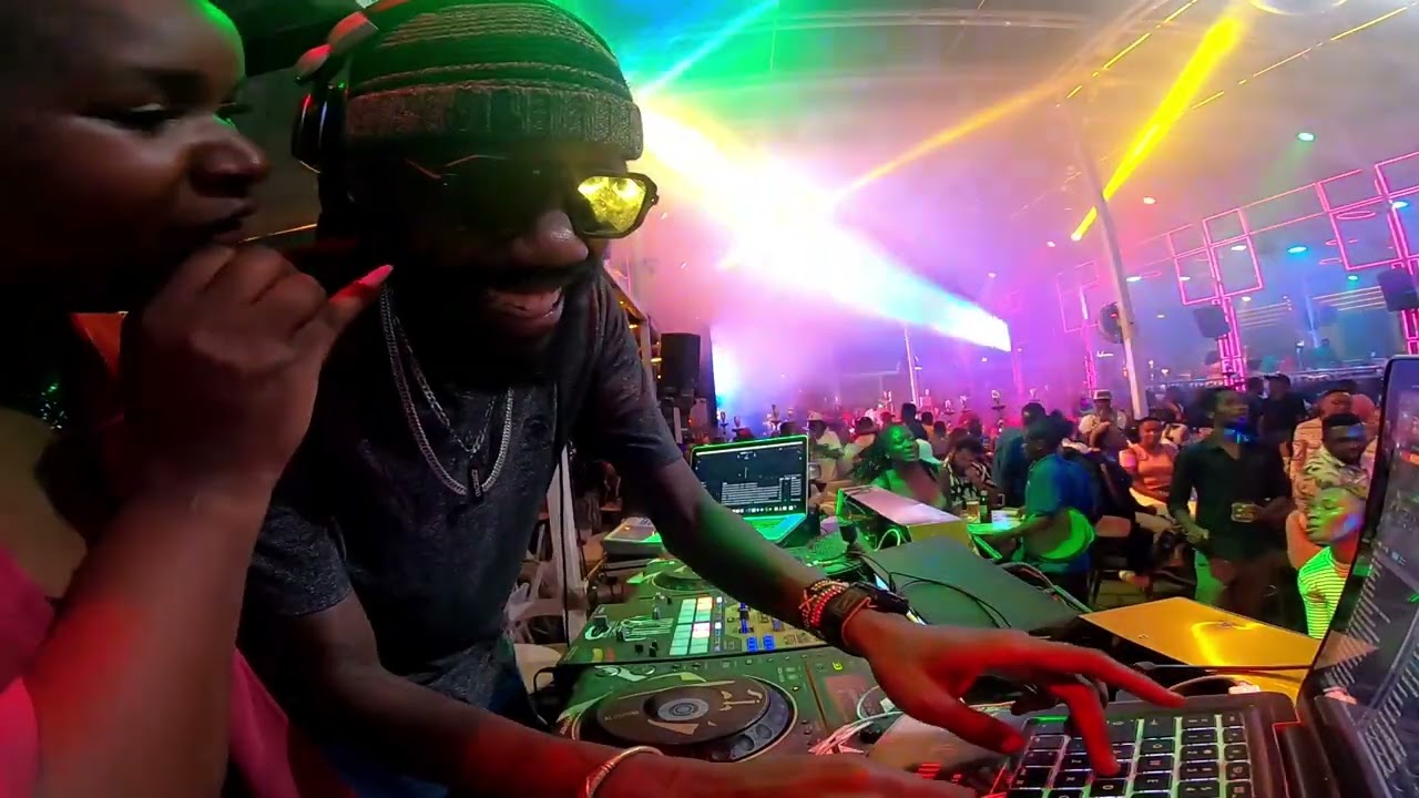 Zj Heno &  Mc Awicky -  CHRISTMAS PARTY at AL CAPONE