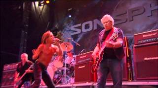 Iggy and the Stooges - I Wanna Be Your Dog (Live at Sonisphere Knebworth, UK, 2010) HQ Resimi