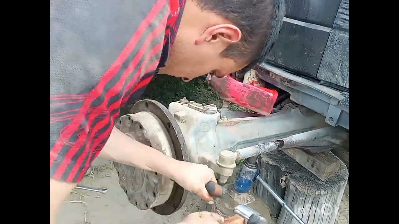 COMO CAMBIAR UN RETENEDOR DE LA RUEDA DELANTERA #TRACTOR NEW HOLLAND