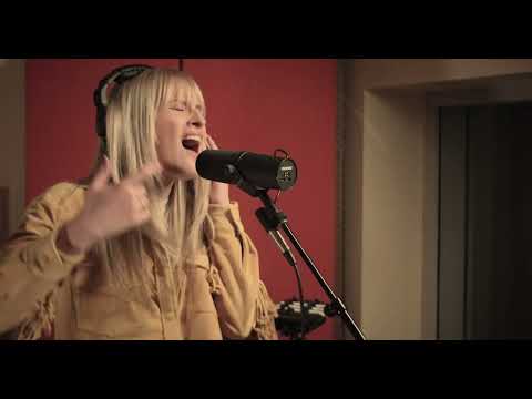 Obejrzyj Runnin' Studio Session - CHARLEY T w YouTube Obejrzyj Runnin' Studio Session - CHARLEY T w YouTube