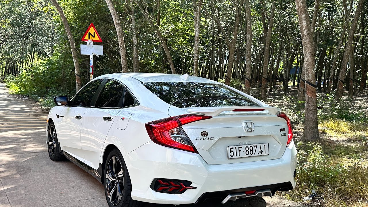 (Đã bán về cần thơ)Civic rs 1.5tubo nhập thái 217 đi 60 ngàn 1 chủ máy và keo chỉ rin sơn rin 80%