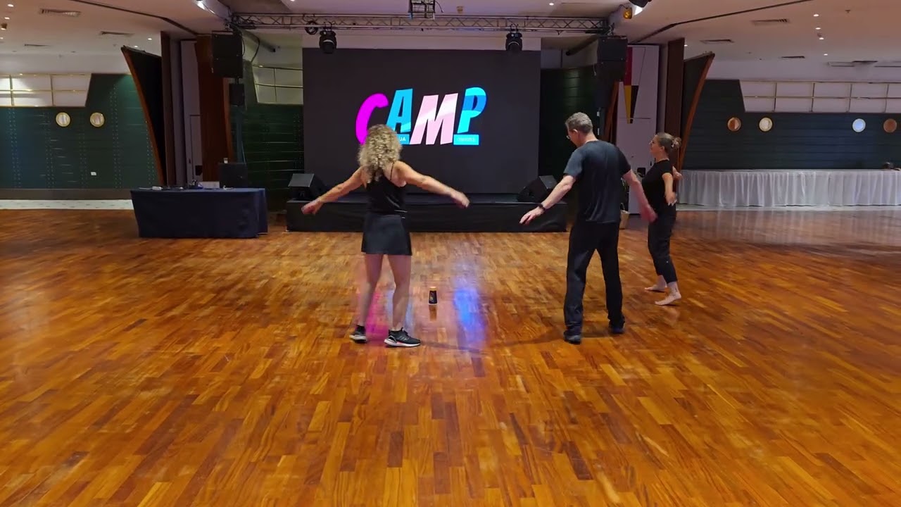 זר של נוריות - ריקוד