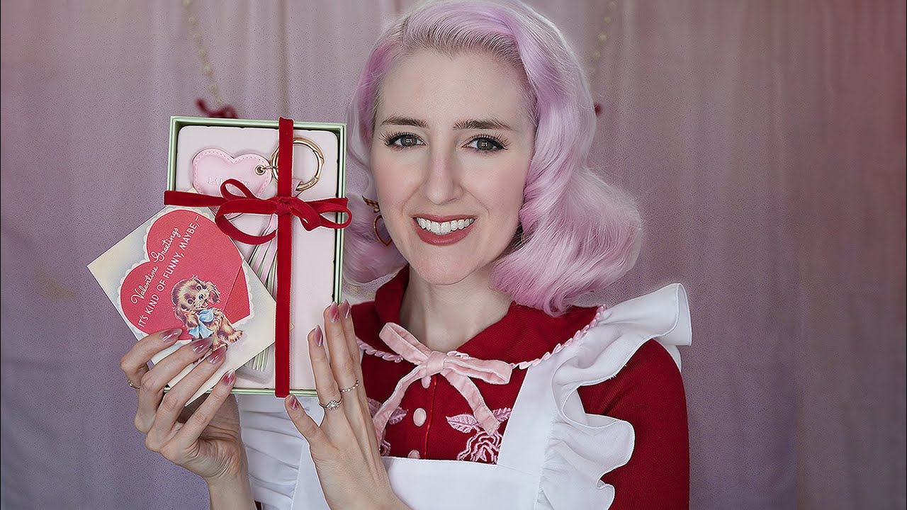 ASMR Personal Shopper at the Sweetheart Lounge 💝