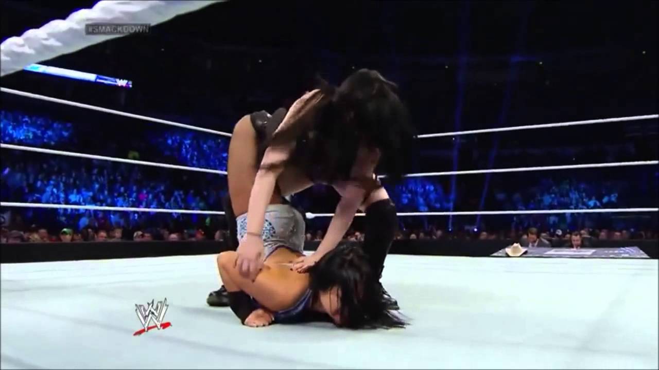 Paige - Scorpion Crosslock To Aksana - WWE Smackdown April 18, 2014 - YouTu...