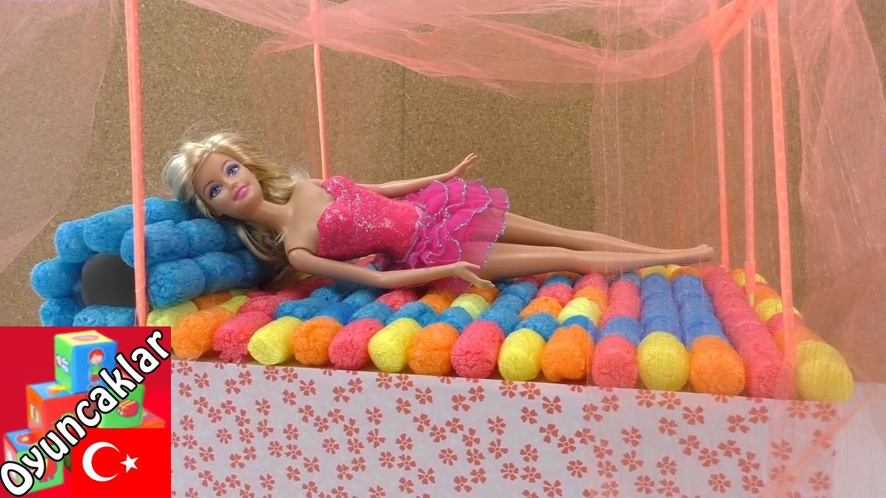 Barbie Oyuncak Bebek Için Büyük YATAK Yapımı Harika Oyuncak Kendimiz