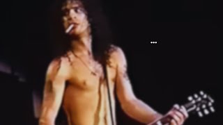 Guns N' Roses errando a introdução de Welcome To The Jungle no fatídico show de St. Louis 1991