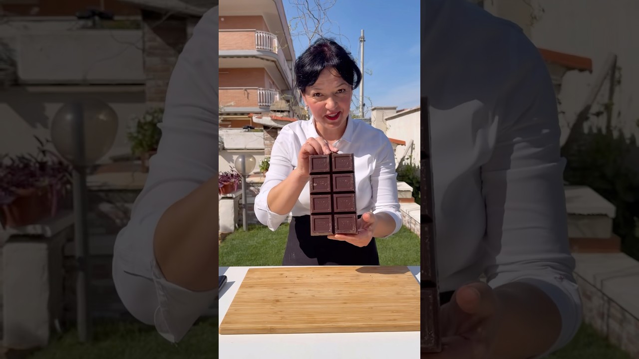 Mus czekoladowy z chrupiącą praliną, / chocolate mousse with crunchy praline 🌎 #mousse #czekolada