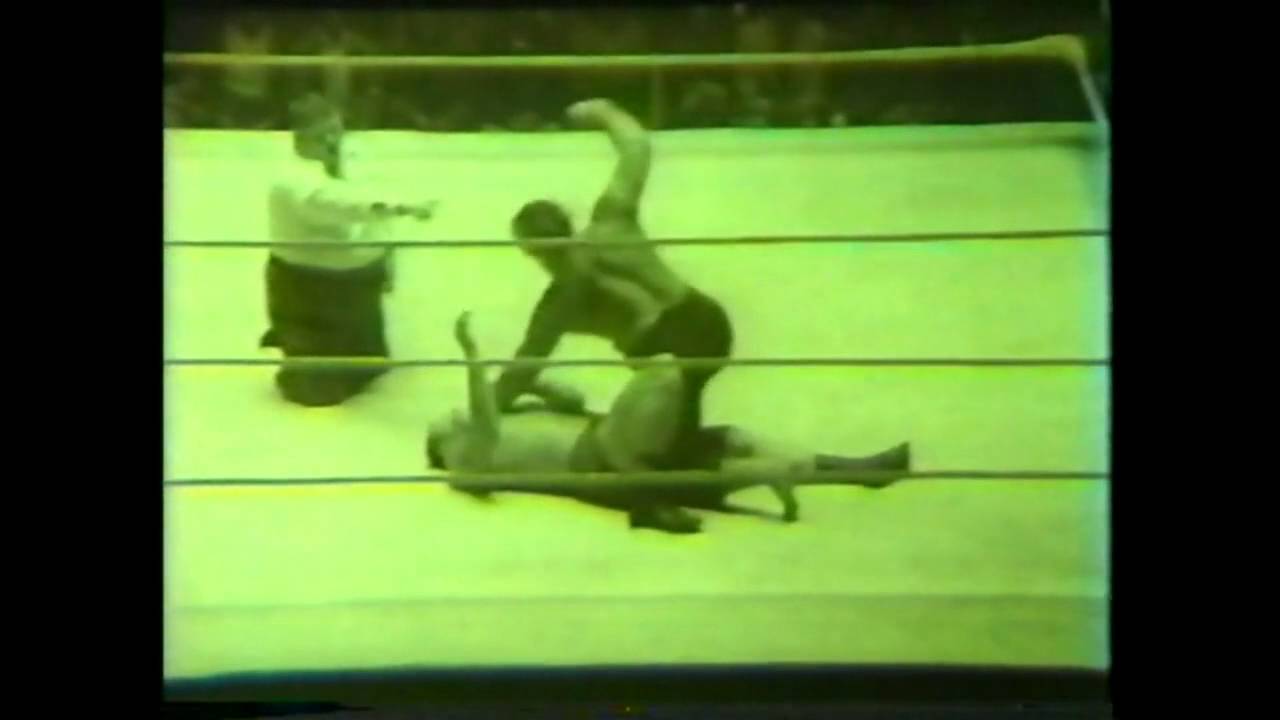 ⁣Yukon Eric vs Fritz von Erich 1950's 1960's professional wrestling
