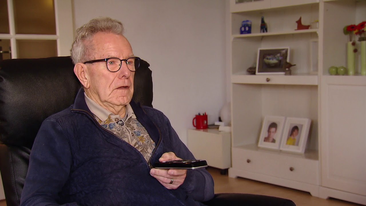 De mannen willen tv kijken... | De wereld volgens 80-jarigen