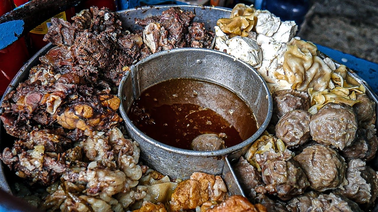 CUMA PAKAI GEROBAK DORONG TAPI BANYAK YANG NUNGGU KEDATANGANNYA