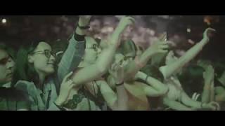 DJ Jerome mit Violinistin Sophie Moser und Saxophonistin Gina Brese