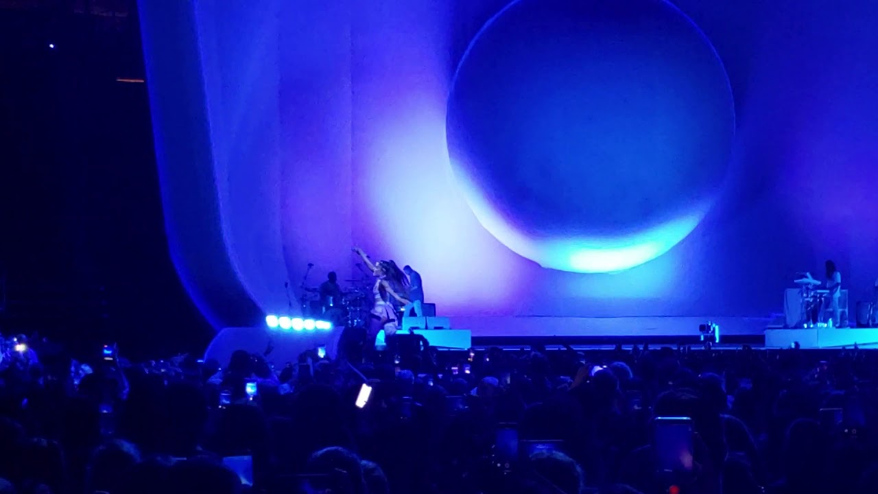 breathin  -  Sweetener World Tour   -  Ariana Grande  (Houston)