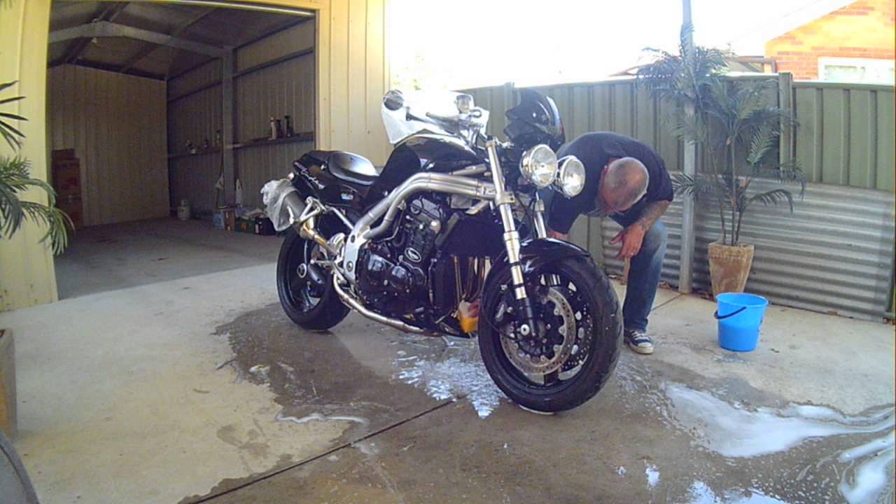 Washing a Motorbike Triumph Speed Triple YouTube