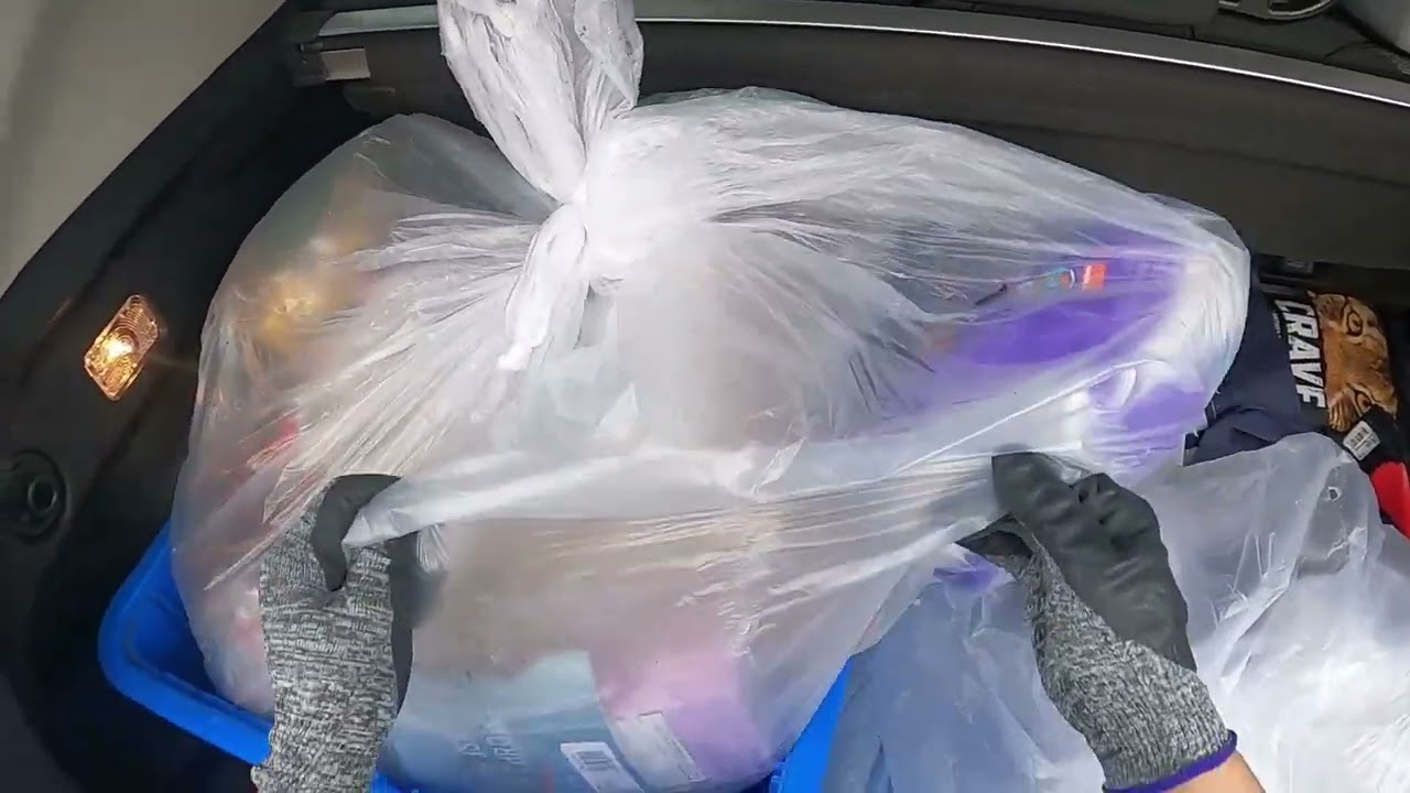 Dumpster Dive USA: Ang dami ng Almond at beer and nakuha sa basurahan