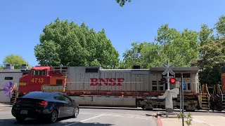 BNSF 4713 Warbonnet Leads Manifest Freight Train North - F Street Railroad Crossing, Sacramento CA