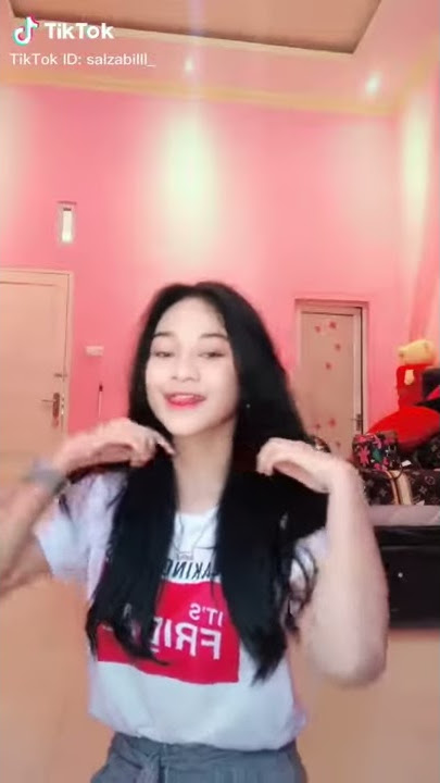 Cewek cantik goyang dua jari [ parodi vidio #tiktok ]