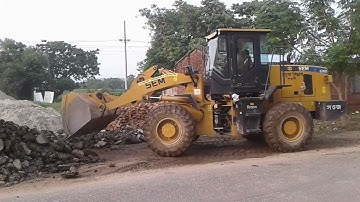 SEM656D Caterpillar wheel loader loading coal in Road