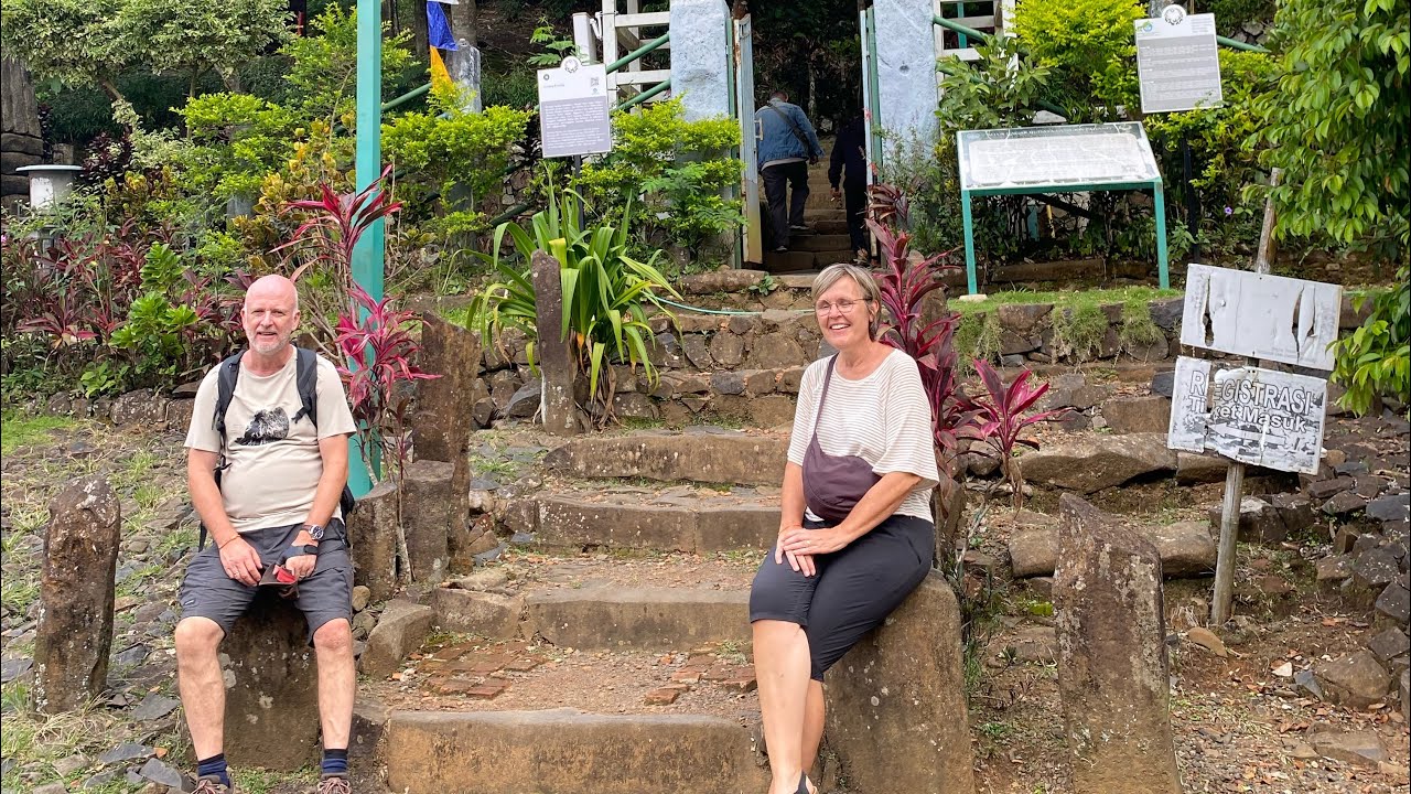 Gunung Padang | Touris dari Belgia Sangat Menikmati kunjungan ke Gunung Padang