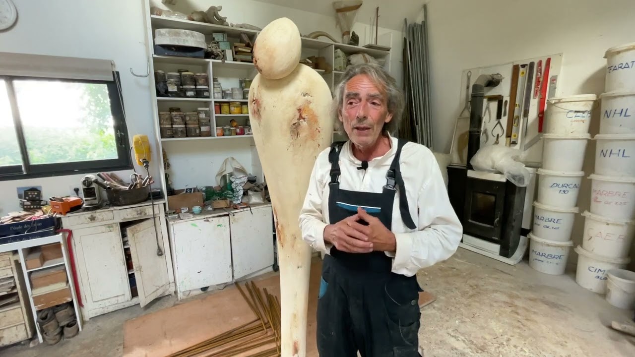 Robert Arnoux dans son atelier du vivant, en Terre d'Accord