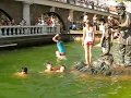 Купания в фонтане на Манежной площади. / Swimming in the fountain on Manezh square.