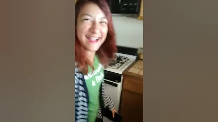 She stealing cookie
