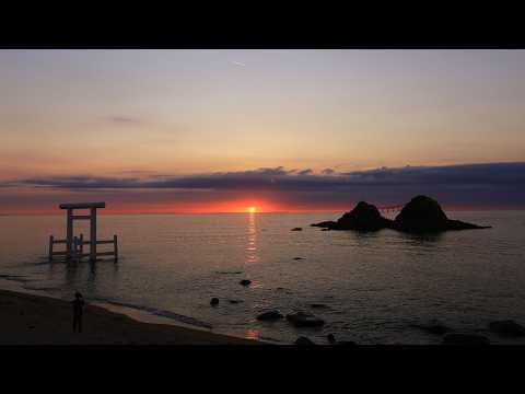 海へ沈む夕陽が空を染めていく｜福岡糸島の桜井二見ヶ浦の夕景【Japan 1 Minute Travel】Sunset over Sakurai Futamigaura