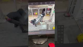 Hyde Park ATM Theft On Video screenshot 5