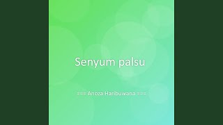 Senyum palsu