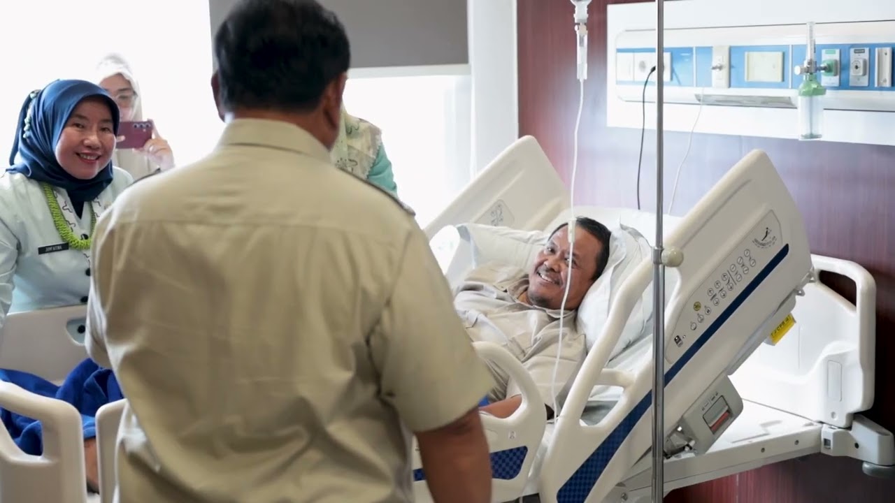 Presiden Prabowo Jenguk Korban Tabrakan Mobil SPPG di RSUD Koja