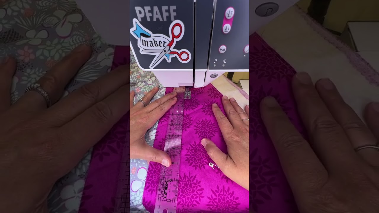 GENIUS use of their Frosted Advantage Ruler,😍😍Real time quilting with ruler is easier than you think