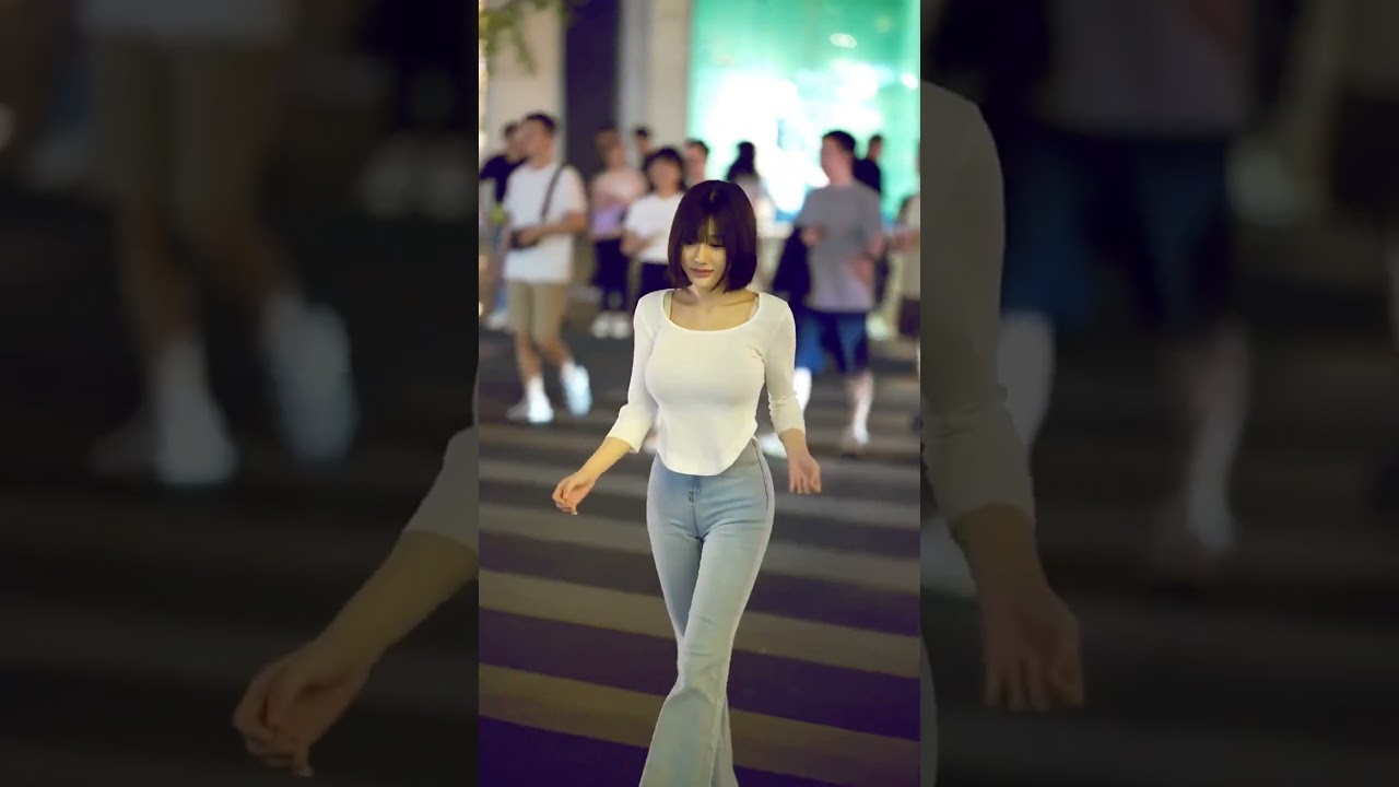 Beautiful Street Girls | Urban Fashion Icons You Can’t Miss