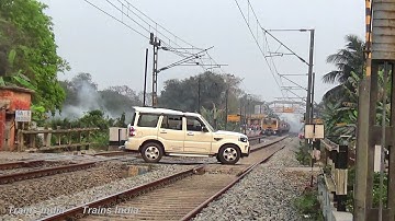 Rail gate crossing video // Katwa - Howrah Local Train