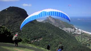 Multiple Paraglider and Hang Glider Launches in Rio