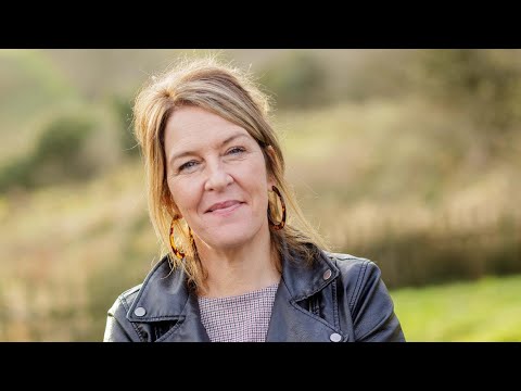 Una Mannion reads from 'A Crooked Tree'