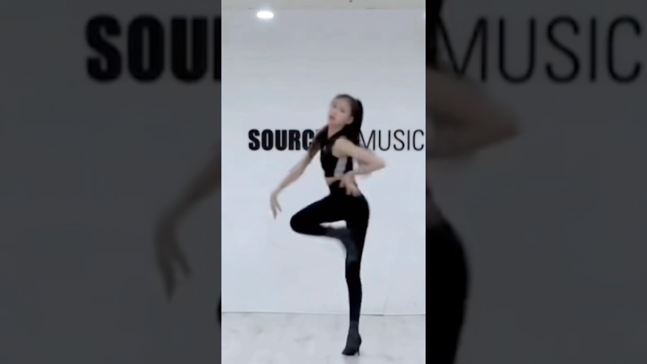 NJZ Hyein dancing before debut