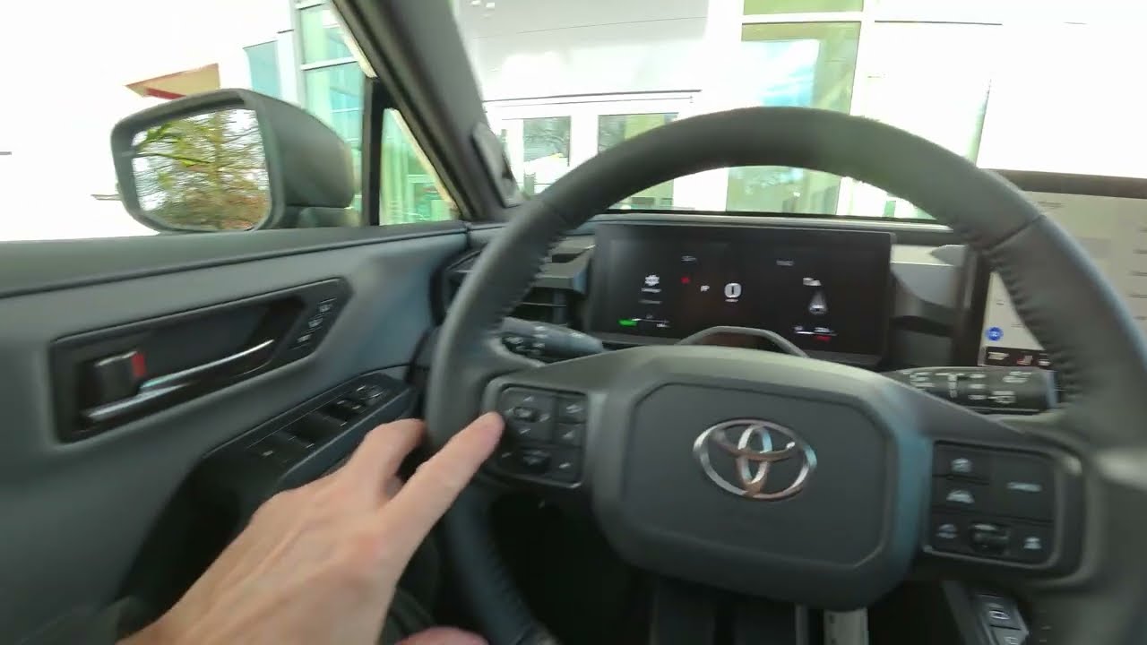 Подробный обзор информационно-развлекательной системы и настроек безопасности Toyota Rav 4 2026 г...