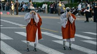 Robot monks stride out for Lotus Lantern Festival parade in Seoul