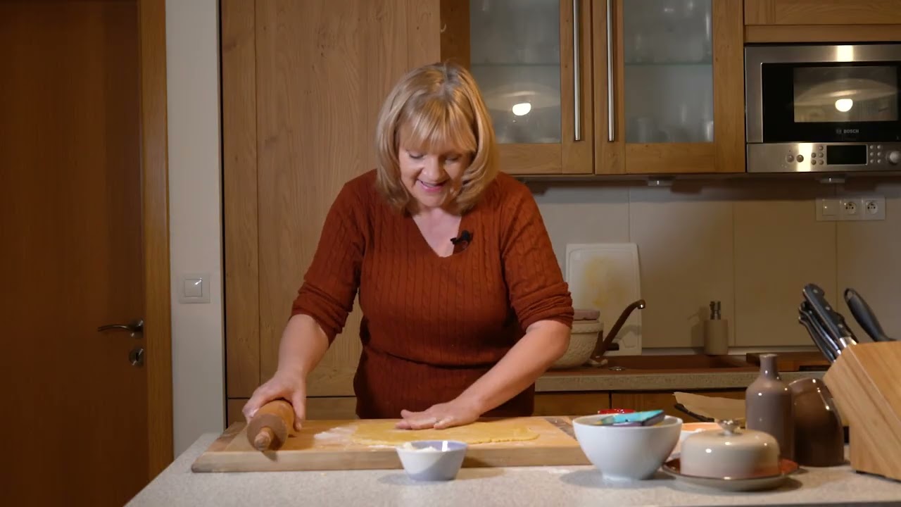 Koľajničky - vianočné koláčiky z lineckého cesta s marcipánom a ríbezľovým džemom | Zuzana Machová