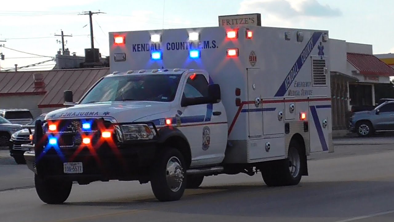 Kendall County EMS Medic 5 Responding Code 3 - YouTube