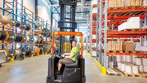 Roclan Humanic² -monitietyöntömastotrukki on leveiden kuormien asiantuntija