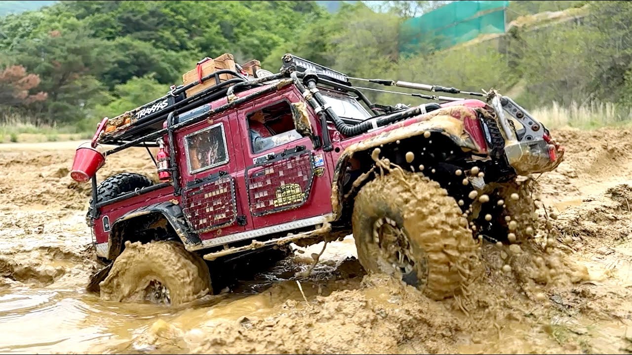 TRAXXAS TRX-4 | DEFENDER PICKUP | 1/10 Scale RC car | muddy Off