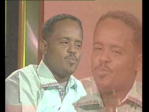 الشاعر والإعلامي عبدالملك يس في دبلوماسية الوجع المميت